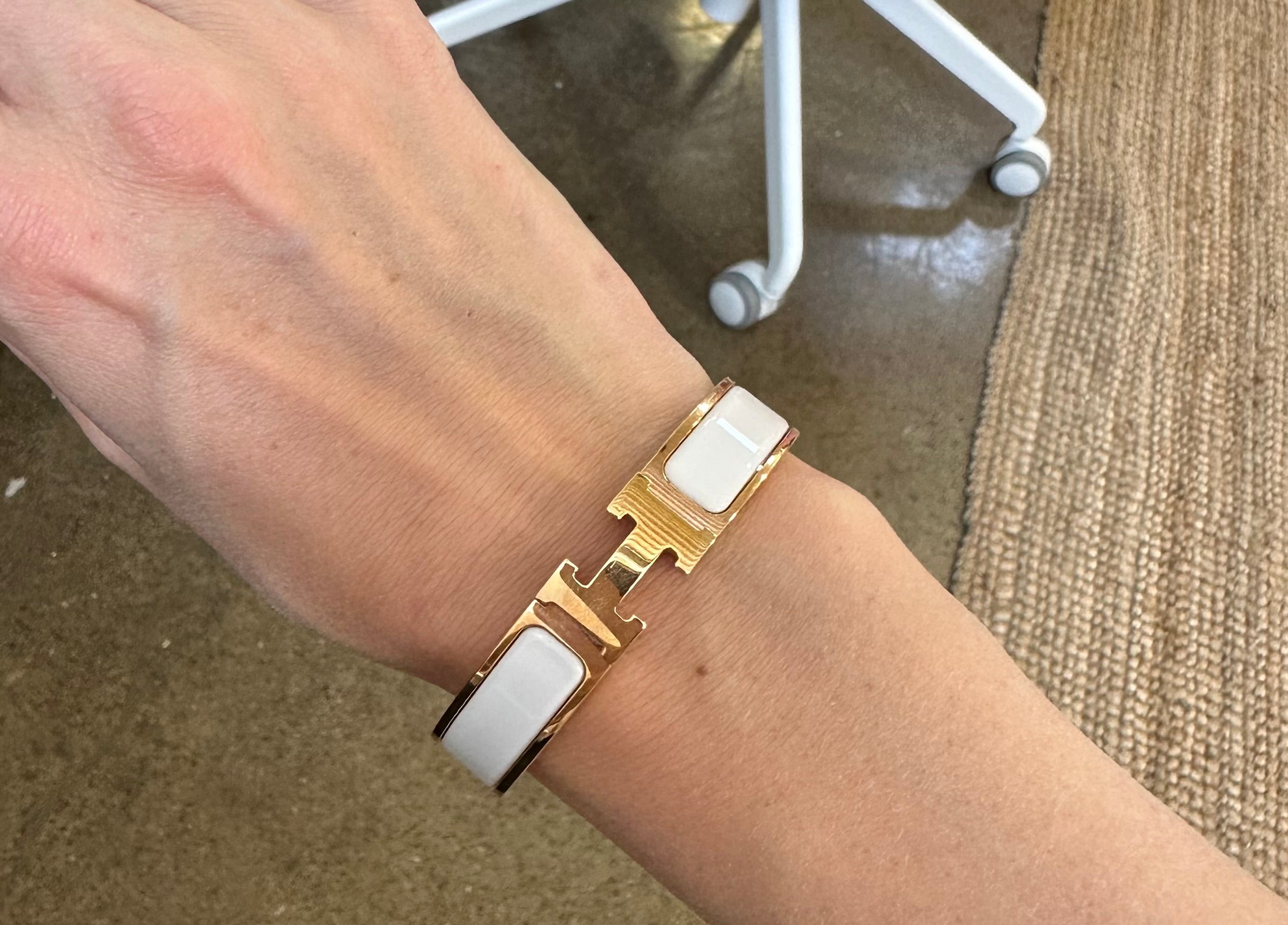 Preloved HERMES
Enamel Narrow Clic Clac H Bracelet PM White