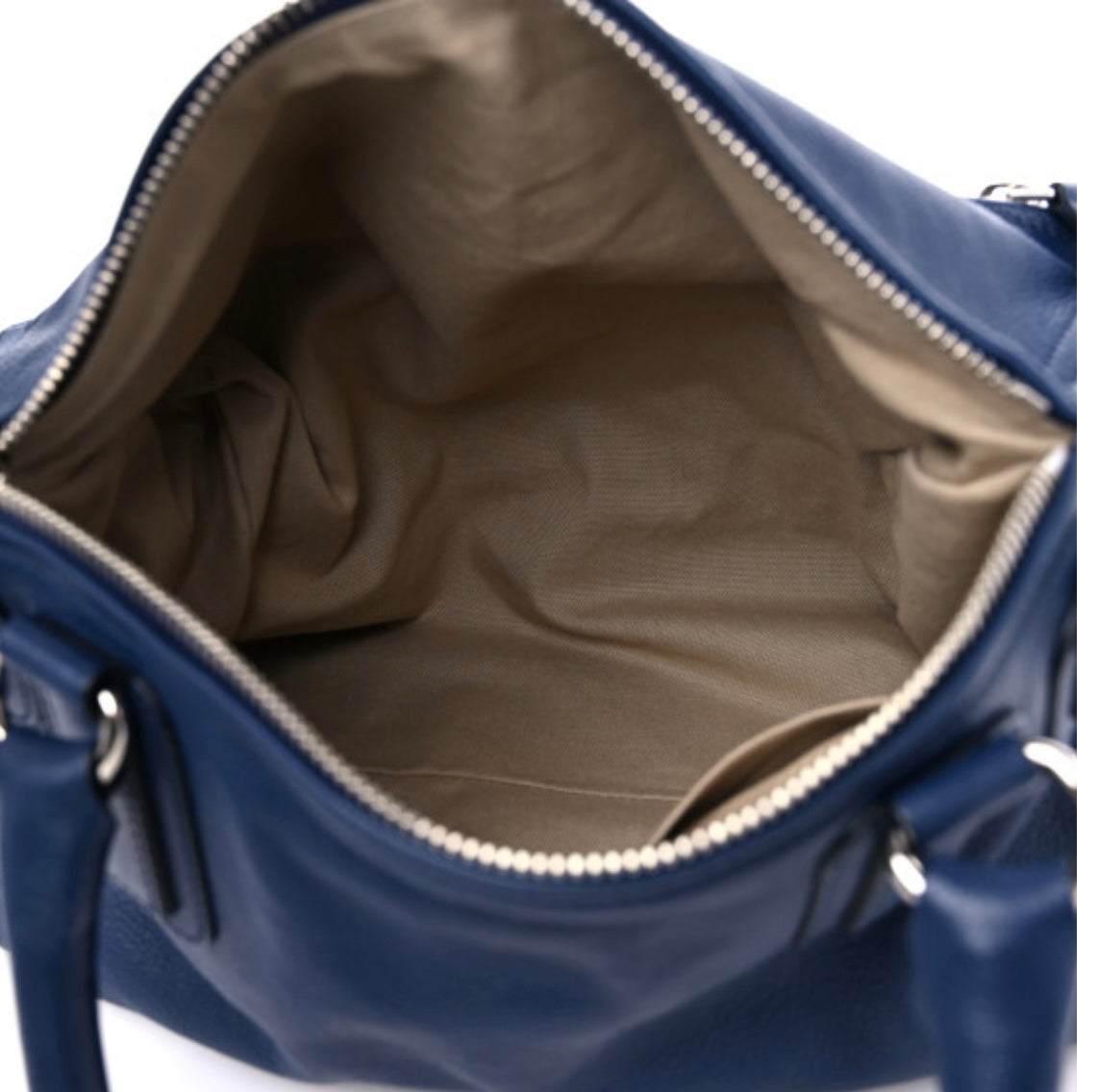 GIVENCHY
Sugar Goatskin Medium Pandora Navy