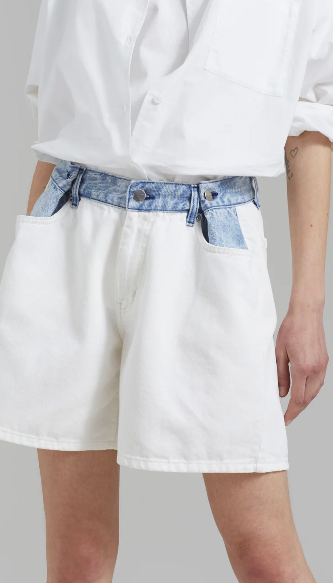 THE FRANKIE SHOP light blue/white shorts