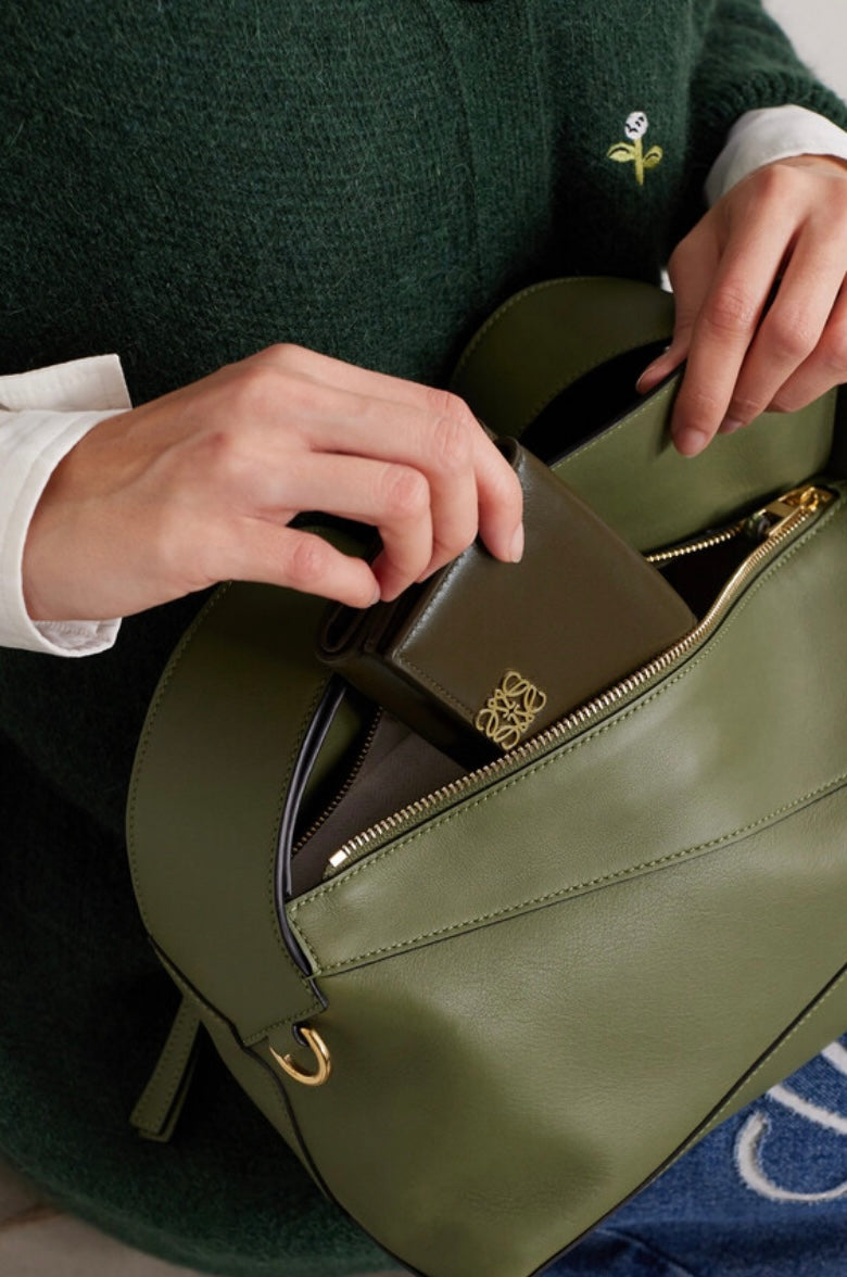 Preloved Loewe Embellished Glossed-leather Wallet - Green