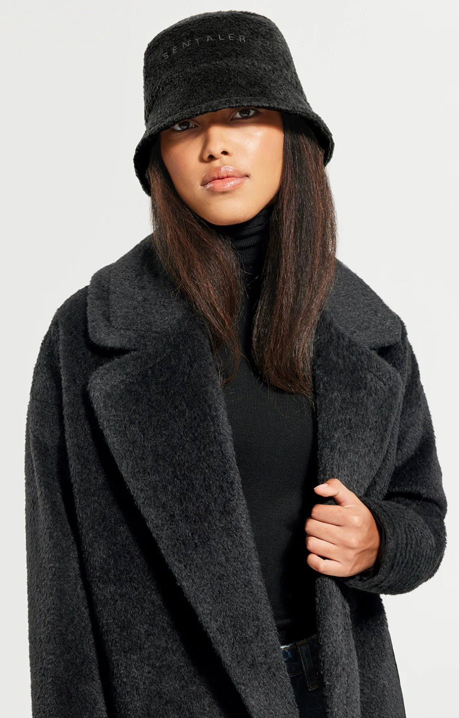 SENTALER - BOUCLÉ ALPACA MID LENGTH OVERSIZED NOTCHED COLLAR COAT
Bouclé Alpaca
