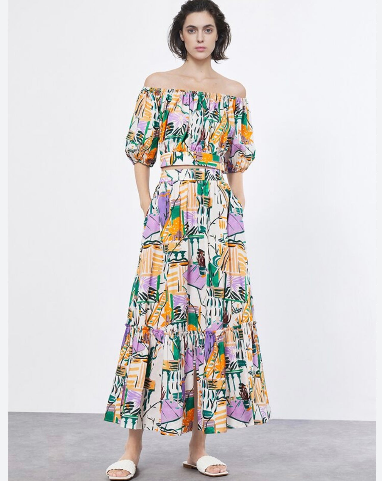 URBAN REVIVO
Abstract Allover Print Elastic Hem Blouse & Skirt