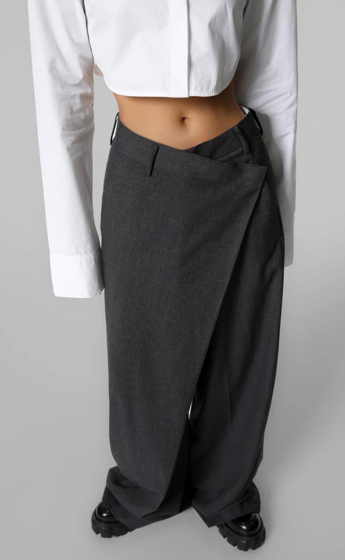 The Frankie Shop - MARJORIE ASYMMETRICAL TROUSERS - CHARCOAL