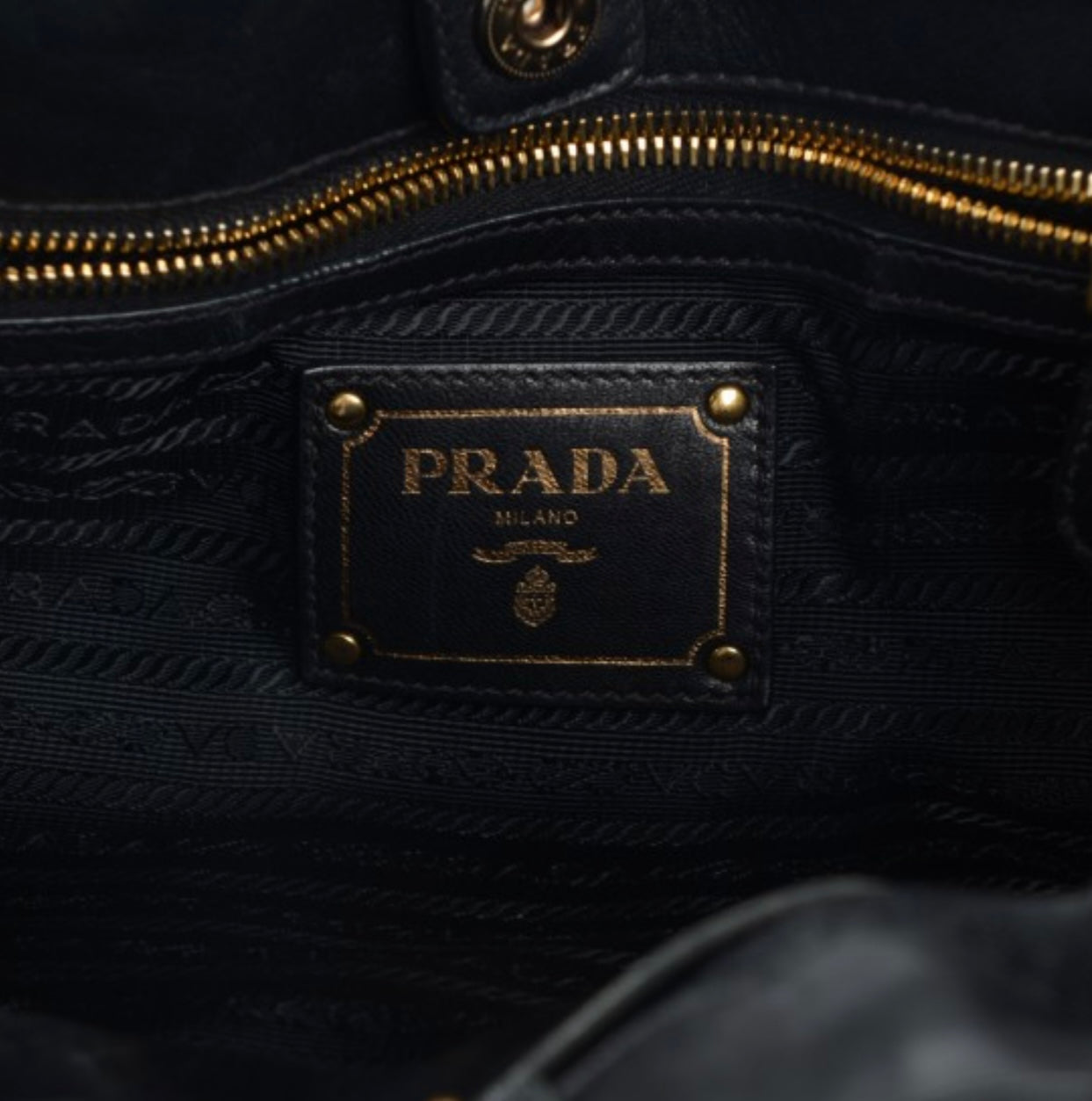 Pre-Loved PRADA
Tessuto Nylon Nappa Gaufre Shoulder Bag Nero Black