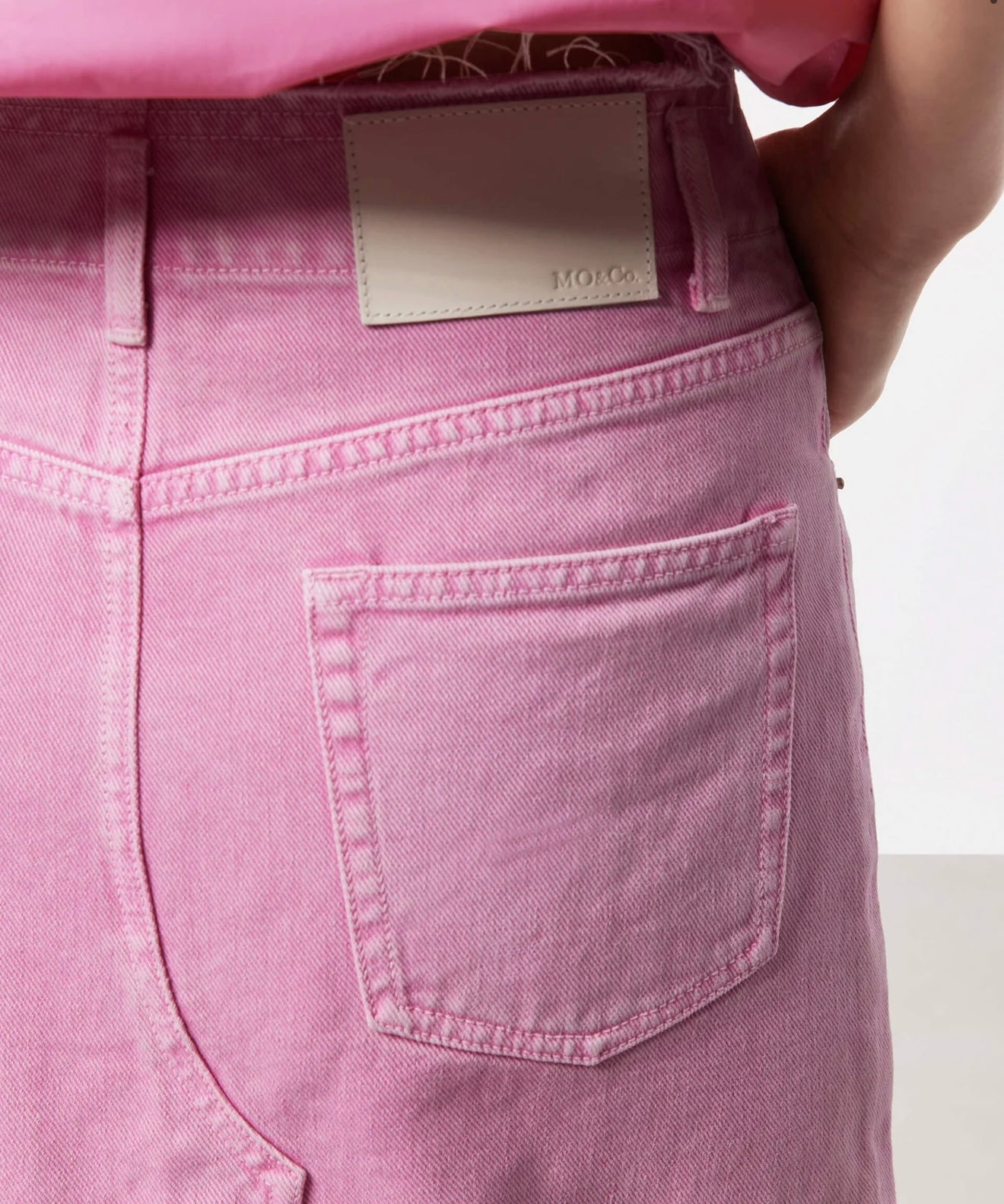 MO&Co - FRONT SLIT PINK SKIRT