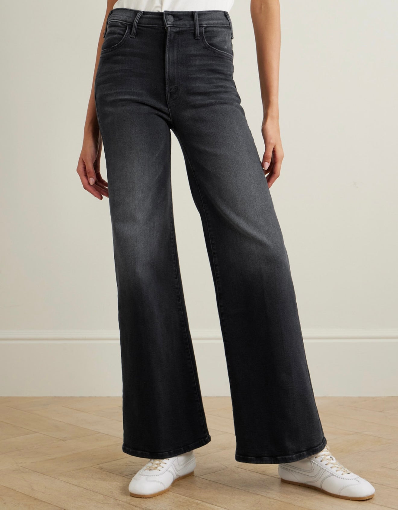 MOTHER
The Hustler Roller Flare Jeans