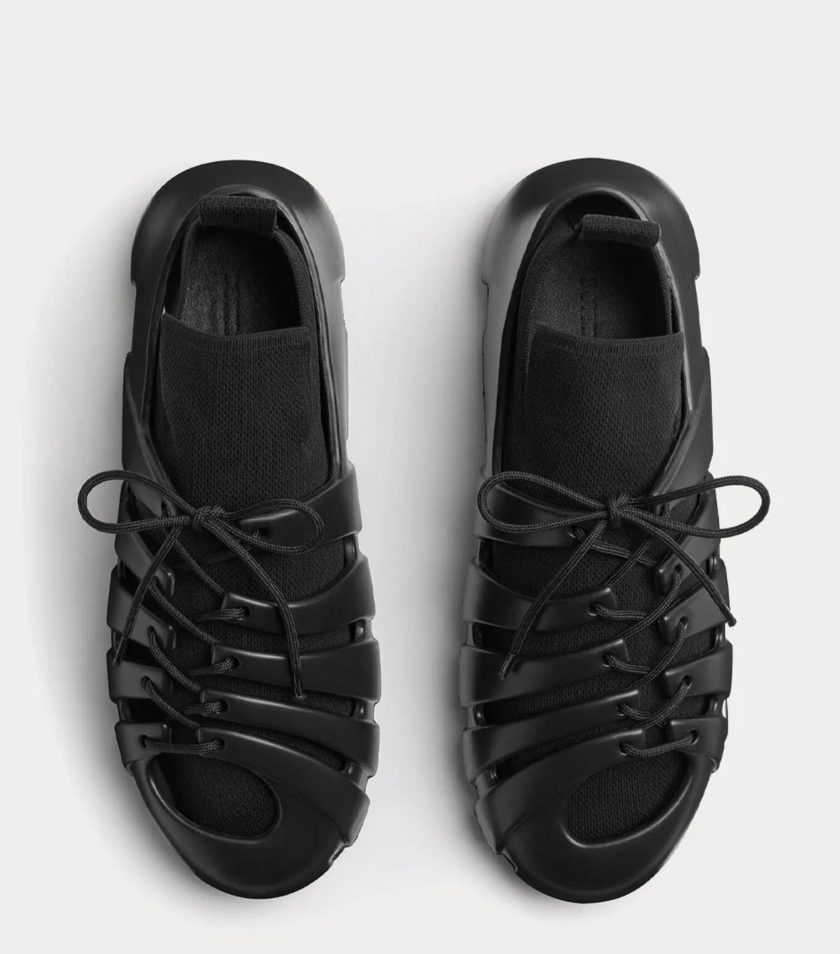 BOTTEGA VENETA - MENS BLACK TRAIL SNEAKERS