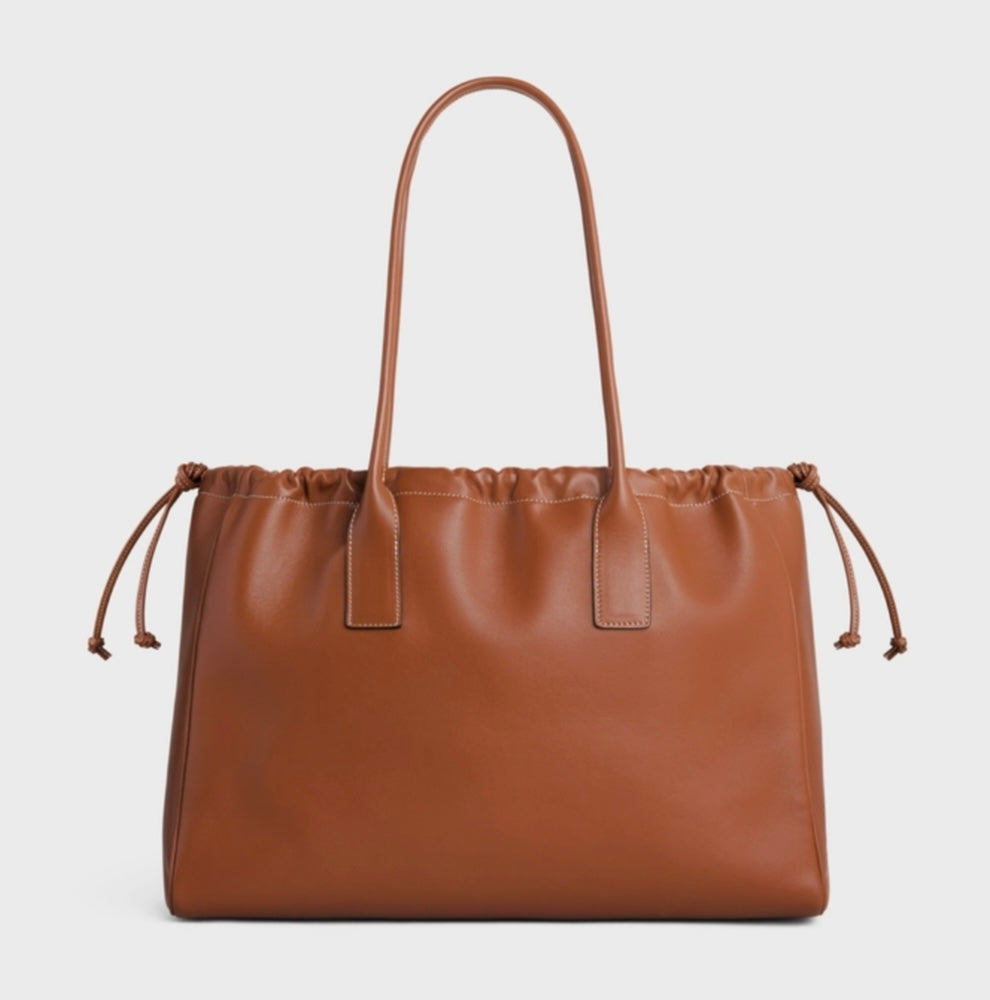 CELINE - CABAS DRAWSTRING CUIR TRIOMPHE IN SMOOTH CALFSKIN
TAN
