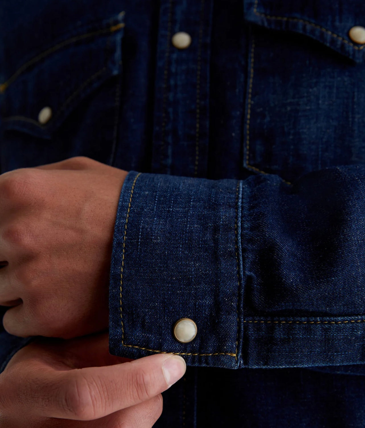 AG JEANS - Aiden Western Shirt
CLASSIC DENIM SHIRT