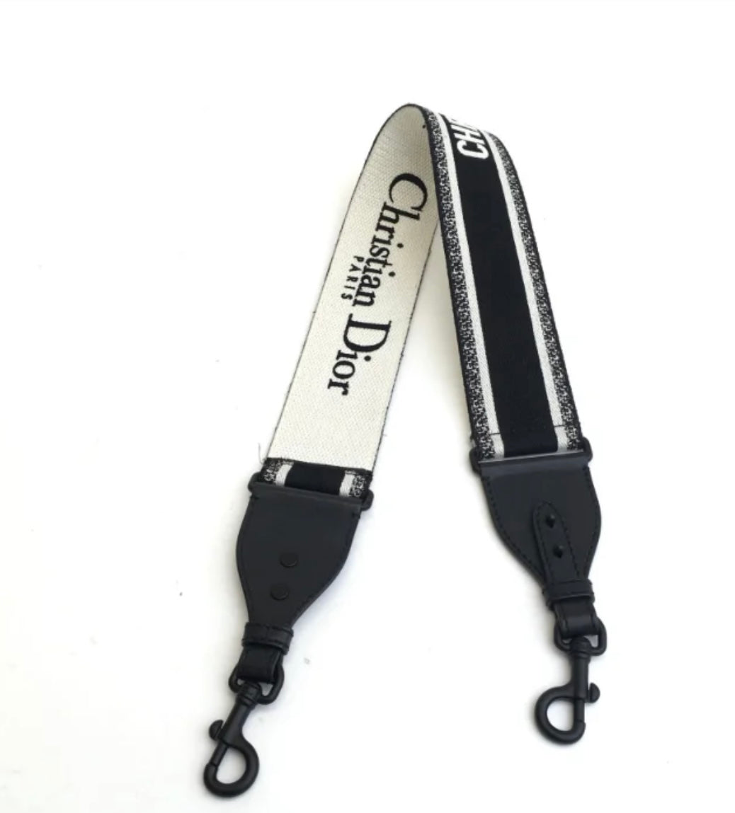 CHRISTIAN DIOR
Black Ultramatte Calfskin Leather Saddle Bag
