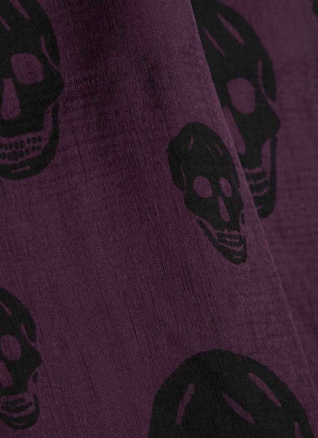 Alexander McQueen
skull-print silk scarf