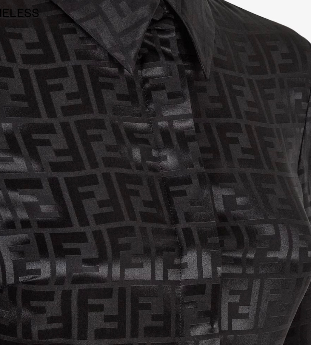 FENDI - Shirt
Black silk shirt