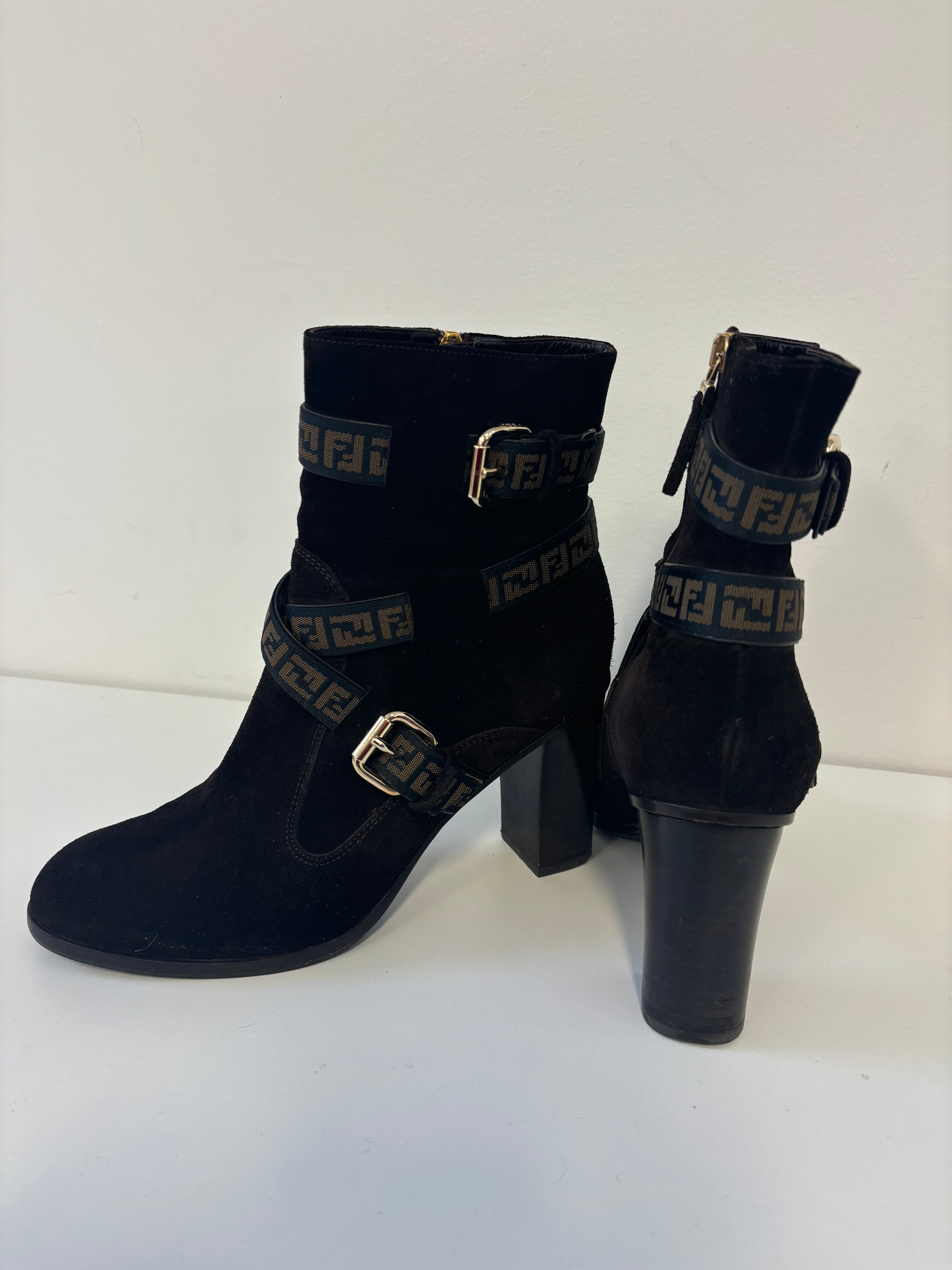 FENDI brown suede boots with logo and buckle