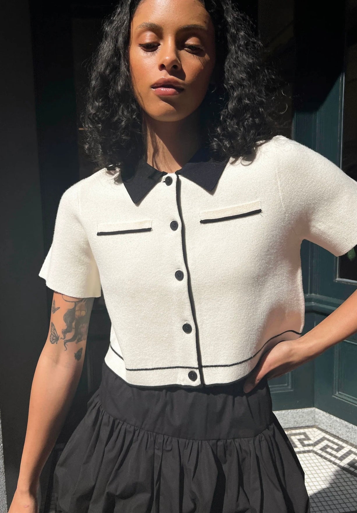 OAK + FORT - CROPPED KNIT CONTRAST TRIM TOP