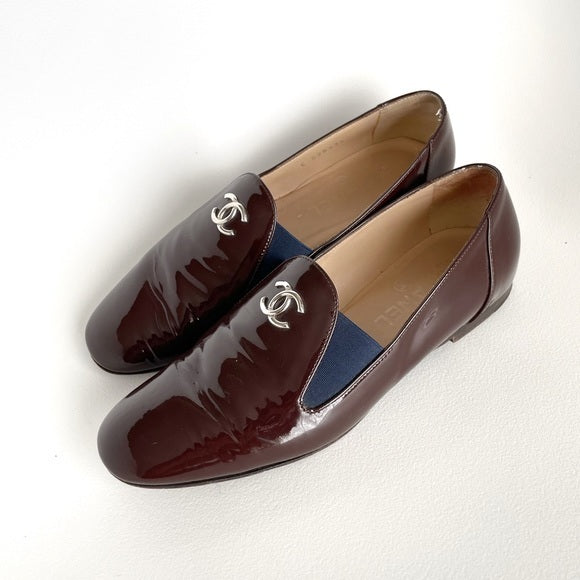 CHANEL brown patent leather flats w/SHW