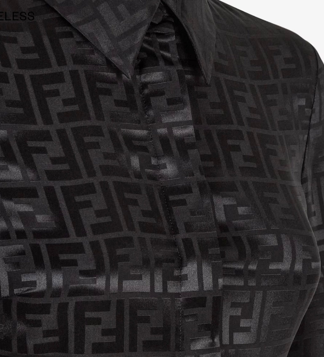 FENDI - Shirt
Black silk shirt