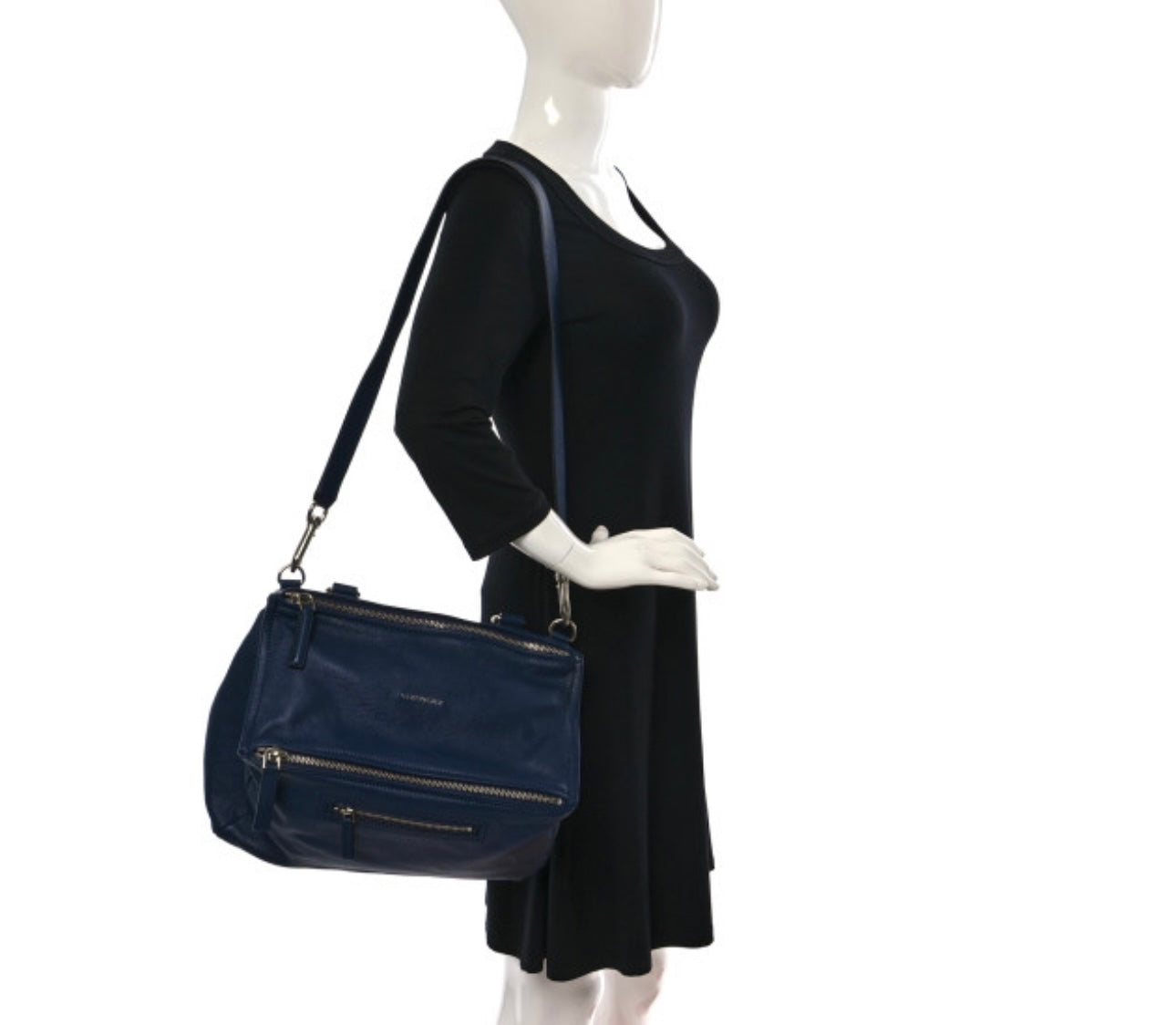 GIVENCHY
Sugar Goatskin Medium Pandora Navy