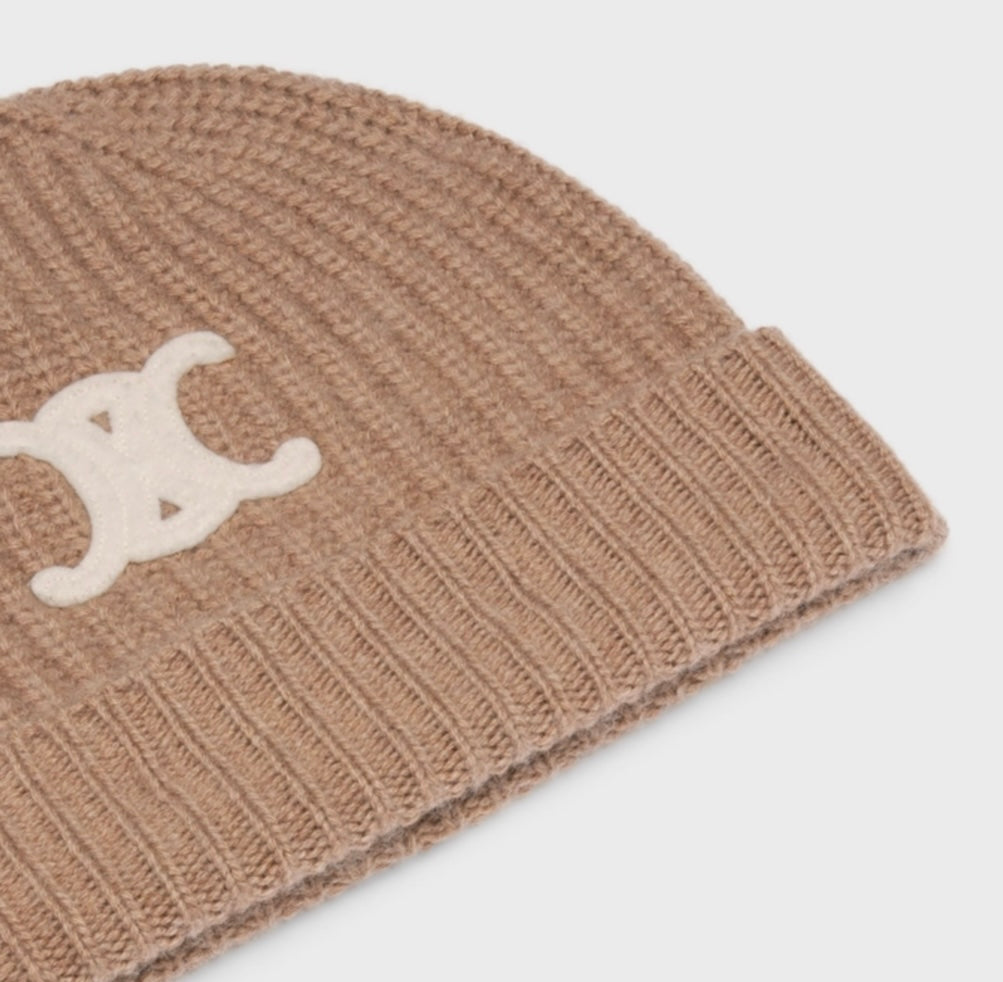 CELINE - TRIOMPHE BEANIE IN SEAMLESS CASHMERE
CAMEL