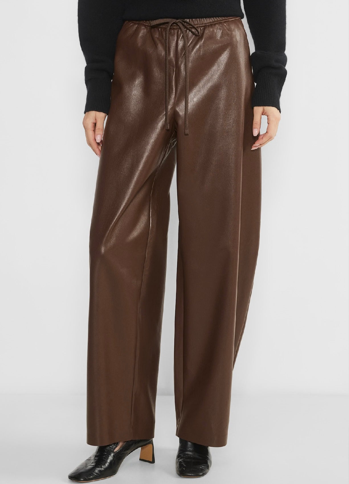 Babaton
Effie Pant