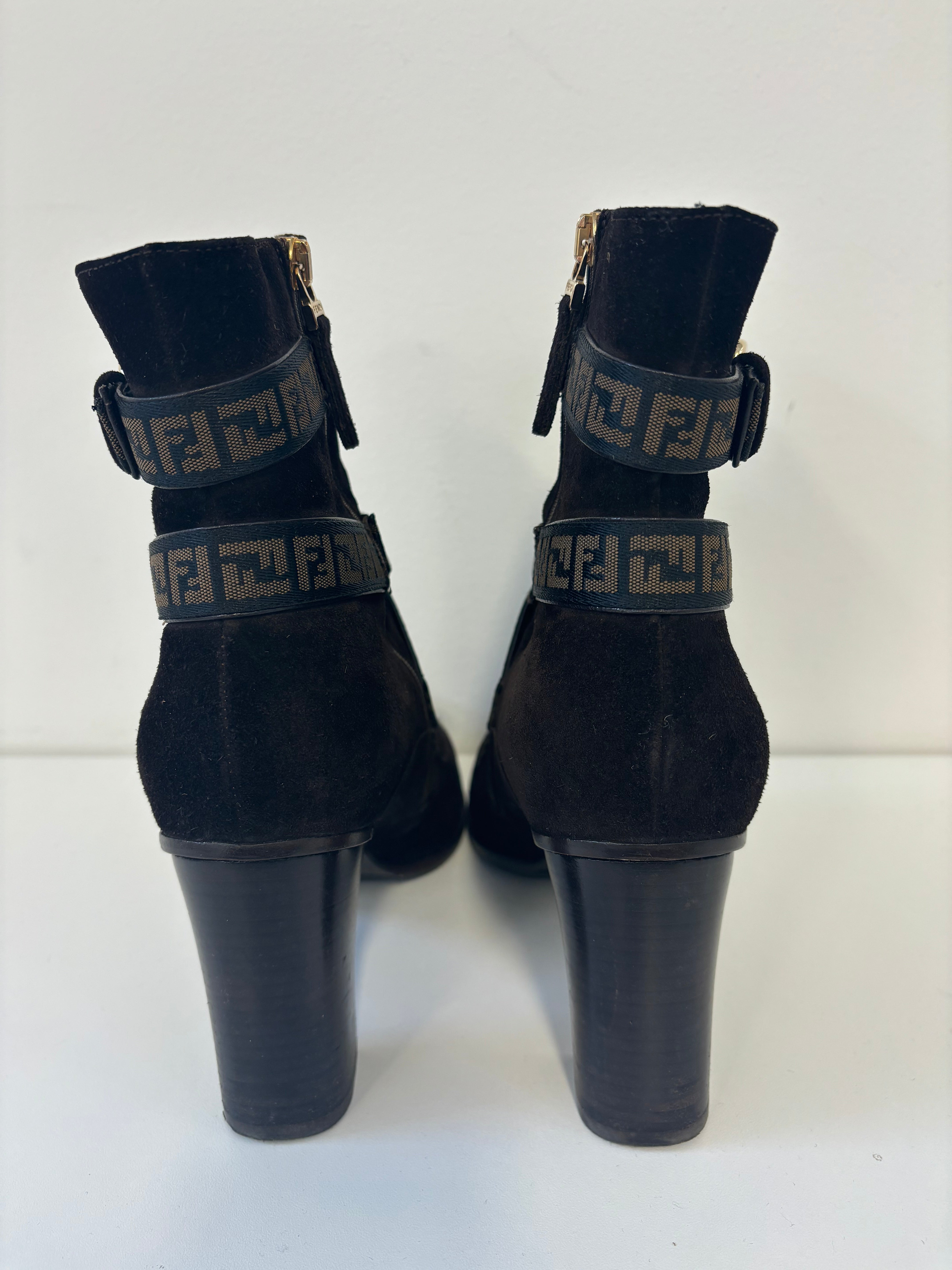 FENDI brown suede boots with logo and buckle