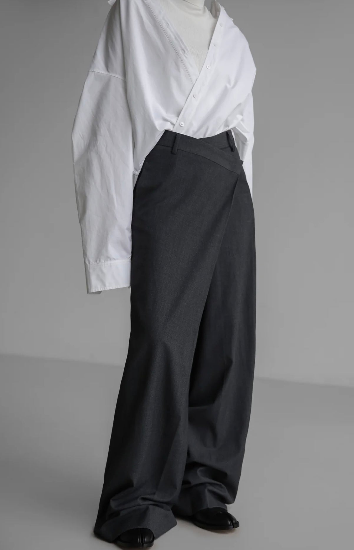 The Frankie Shop - MARJORIE ASYMMETRICAL TROUSERS - CHARCOAL