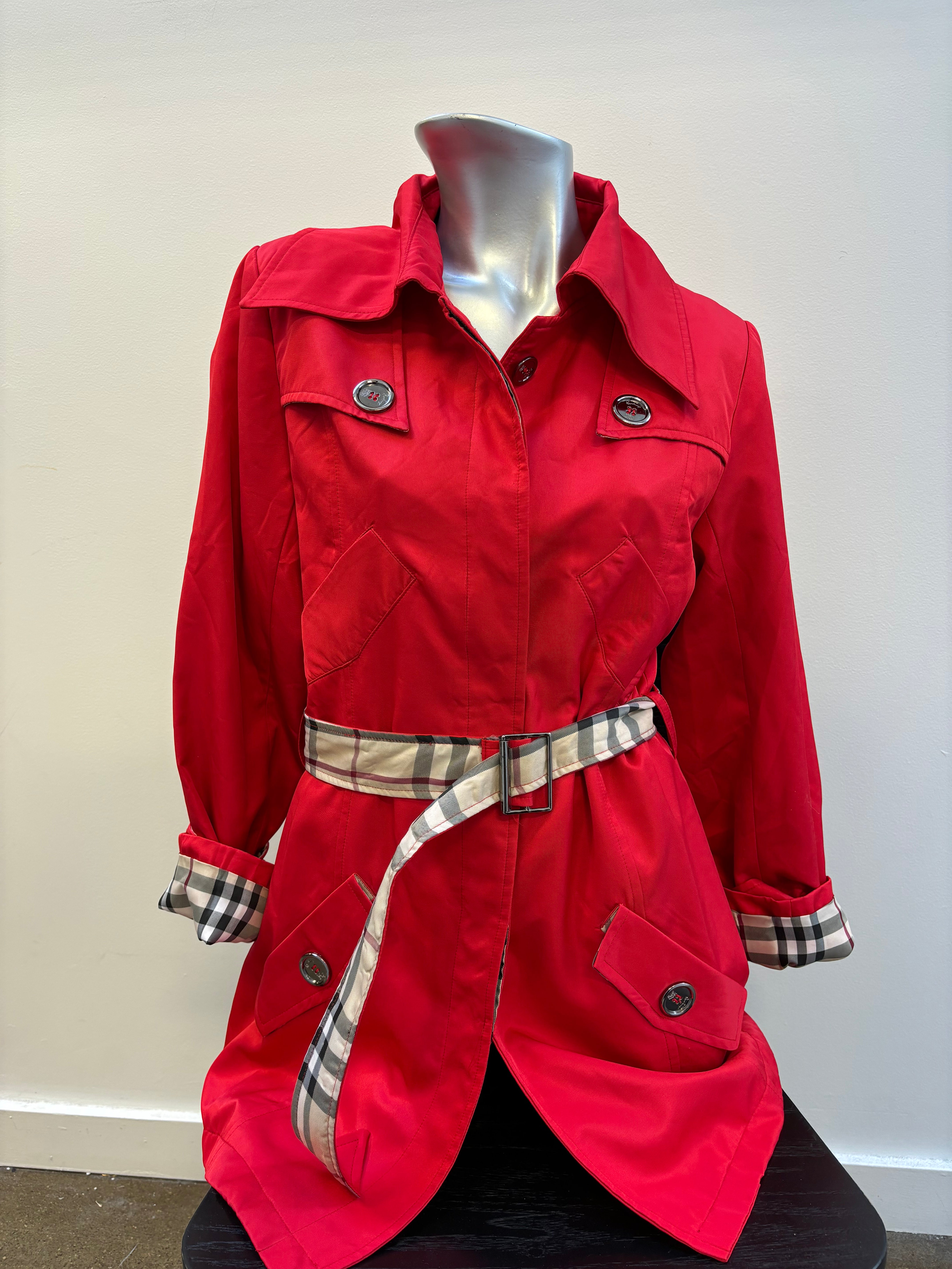 BURBERRY bright red trench coat with belt, classic print beige lining