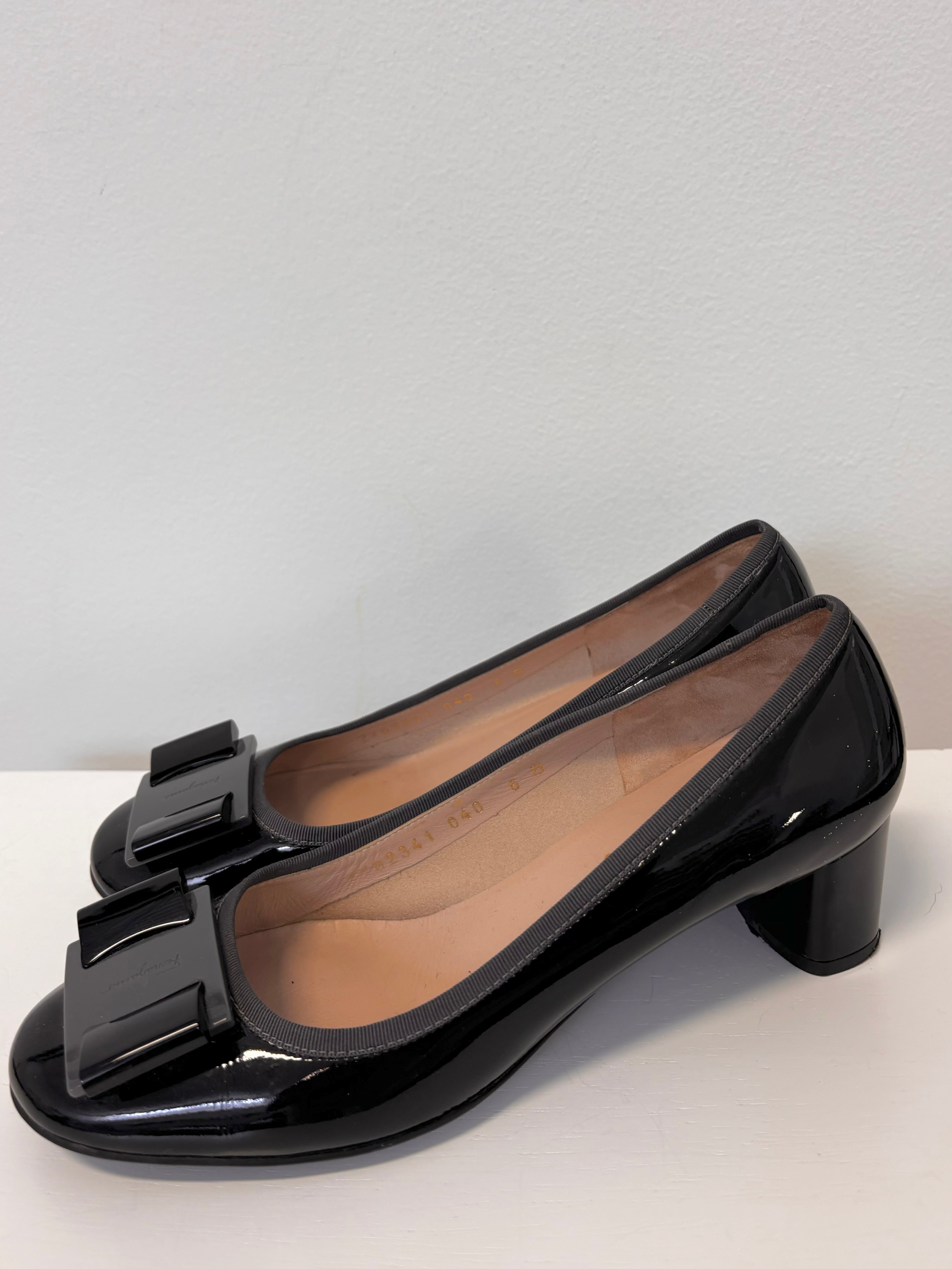 FERRAGAMO Patent round toe heels with bow