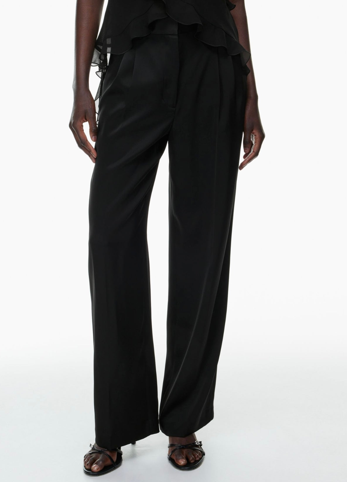 Aritzia - The Effortless Pant
The Effortless Pant Satin