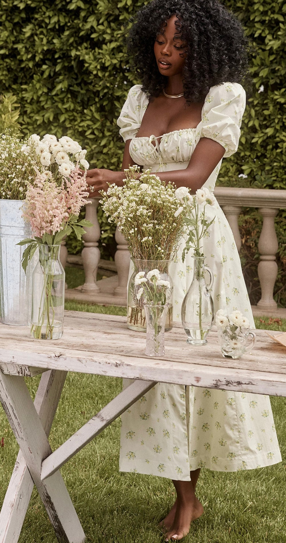 HOUSE OF CB - TALLULAH
IVORY FLORAL PUFF SLEEVE MIDI DRESS