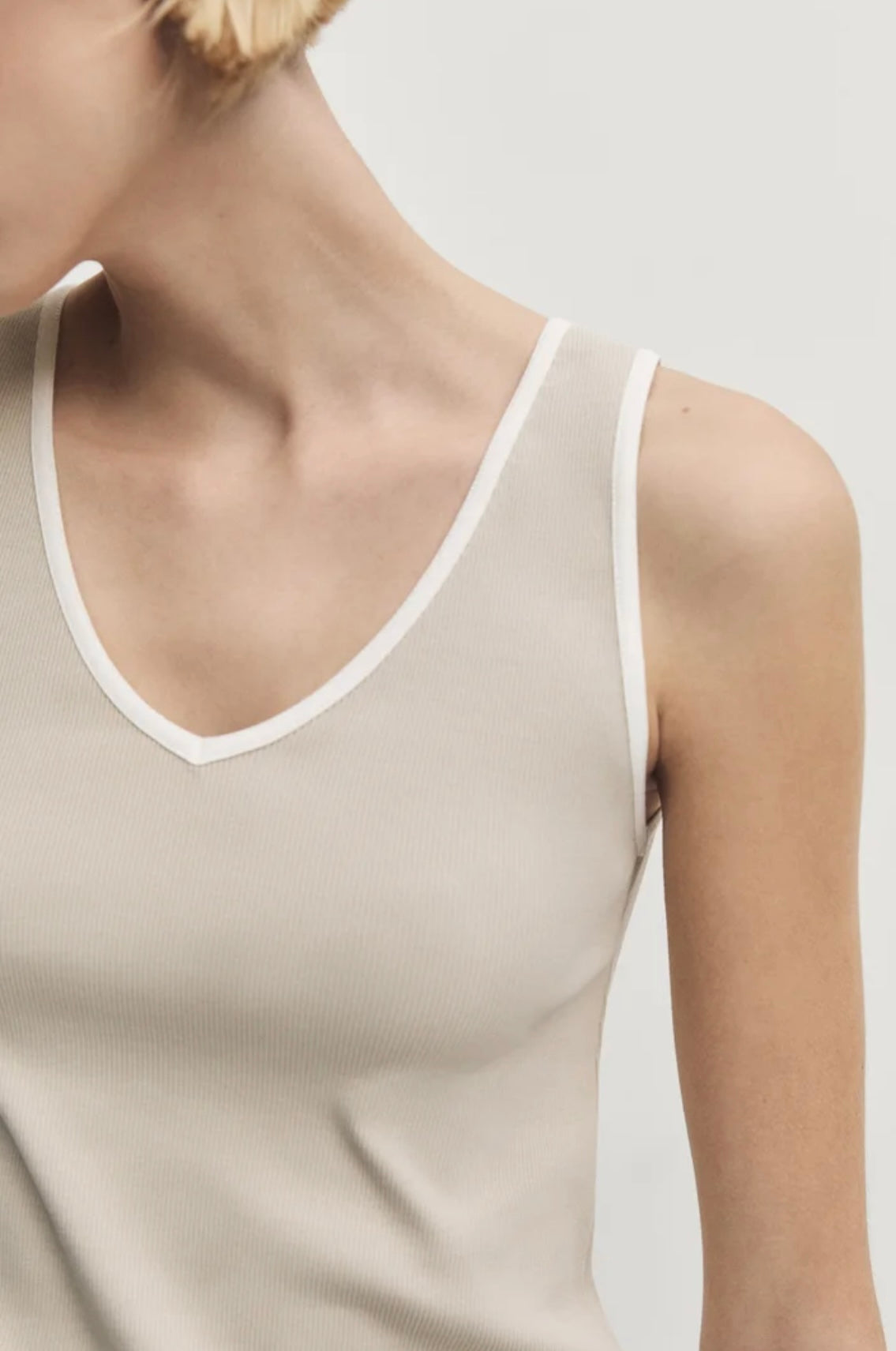 Massimo Dutti
WITH CONTRAST V-NECK - Débardeur