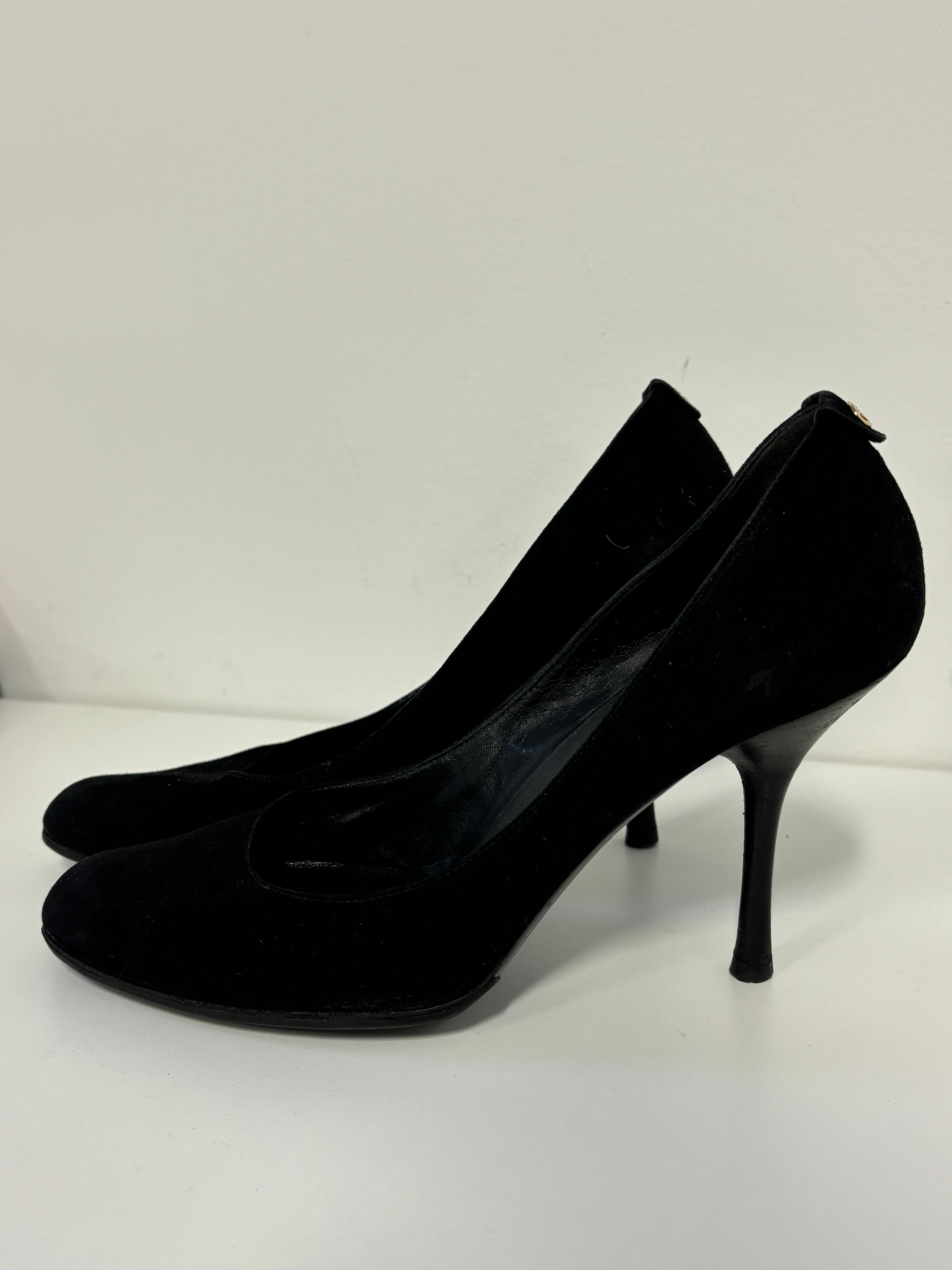 GUCCI black suede pumps