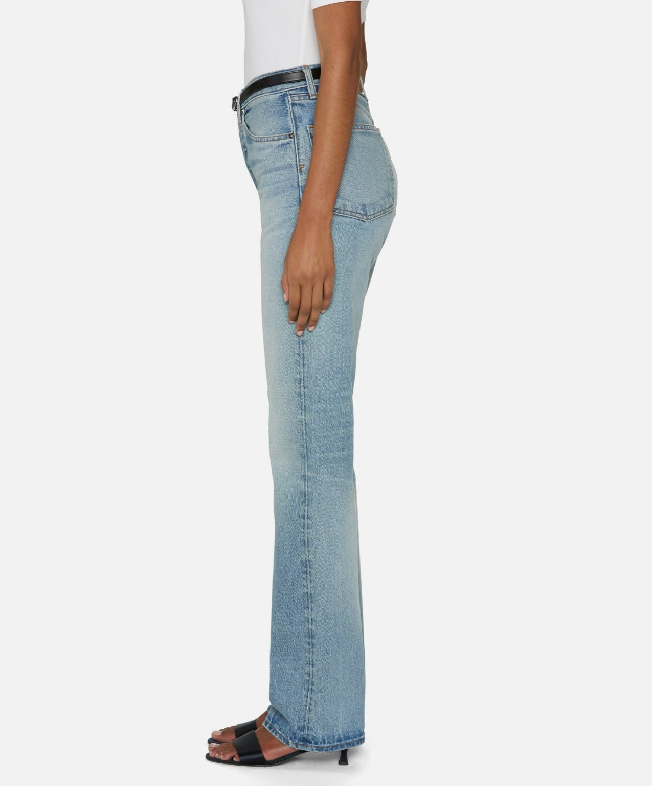 FRAME - The Vertical
in Laurence