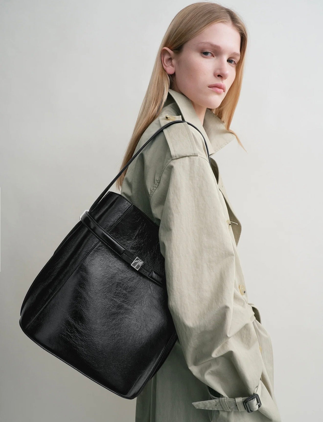 Toteme - Belted Naplack bucket bag black