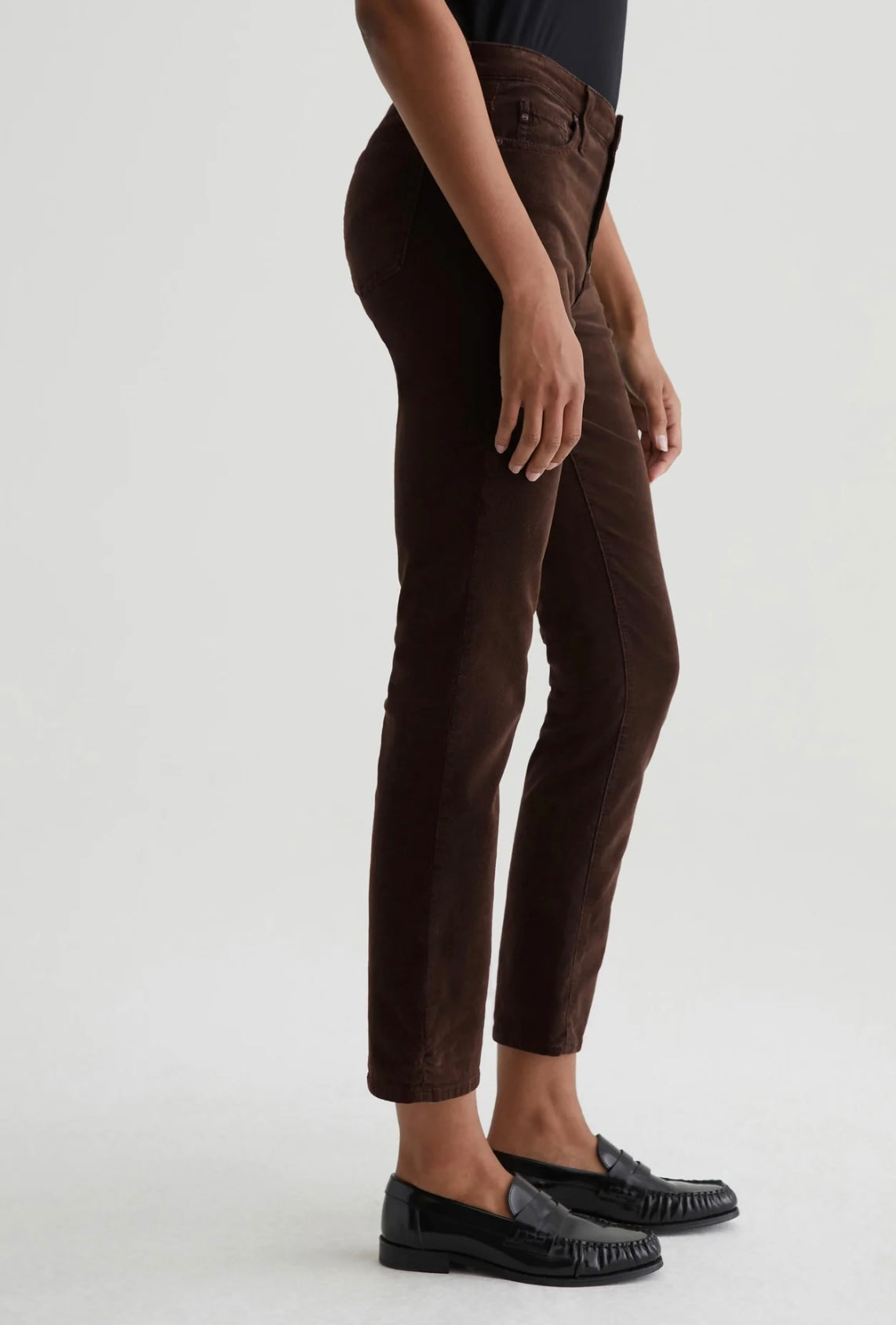 AG JEANS - Mari Corduroy
CORDUROY MID-RISE SLIM STRAIGHT