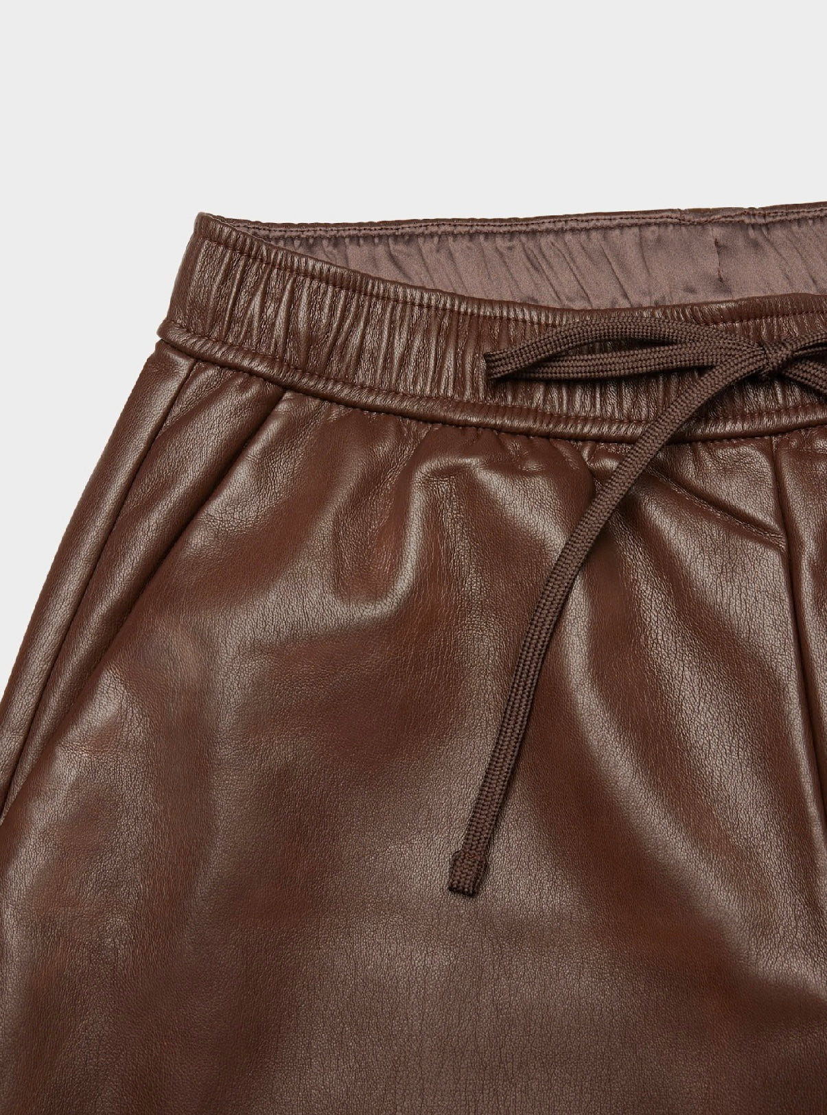 Babaton
Effie Pant