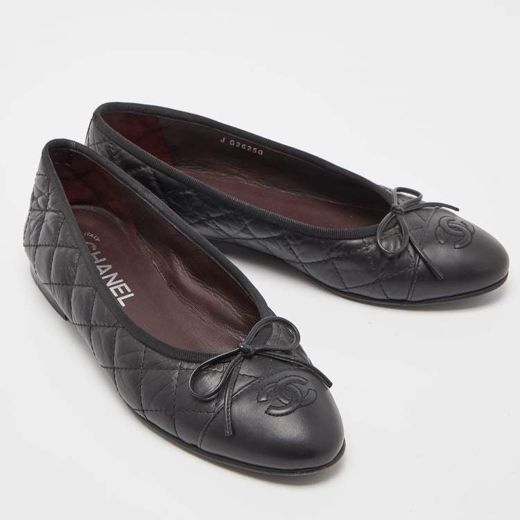 PRE-LOVED CHANEL black leather quilted ballet flats