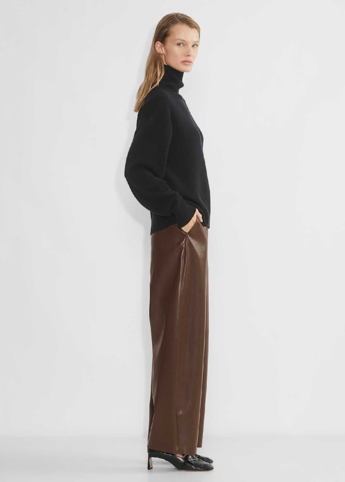 Babaton
Effie Pant