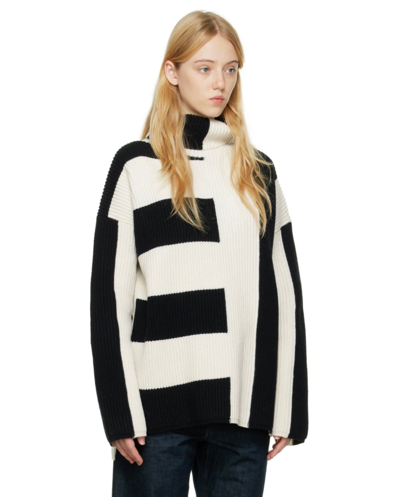 JOSEPH
Black & White Graphic Turtleneck