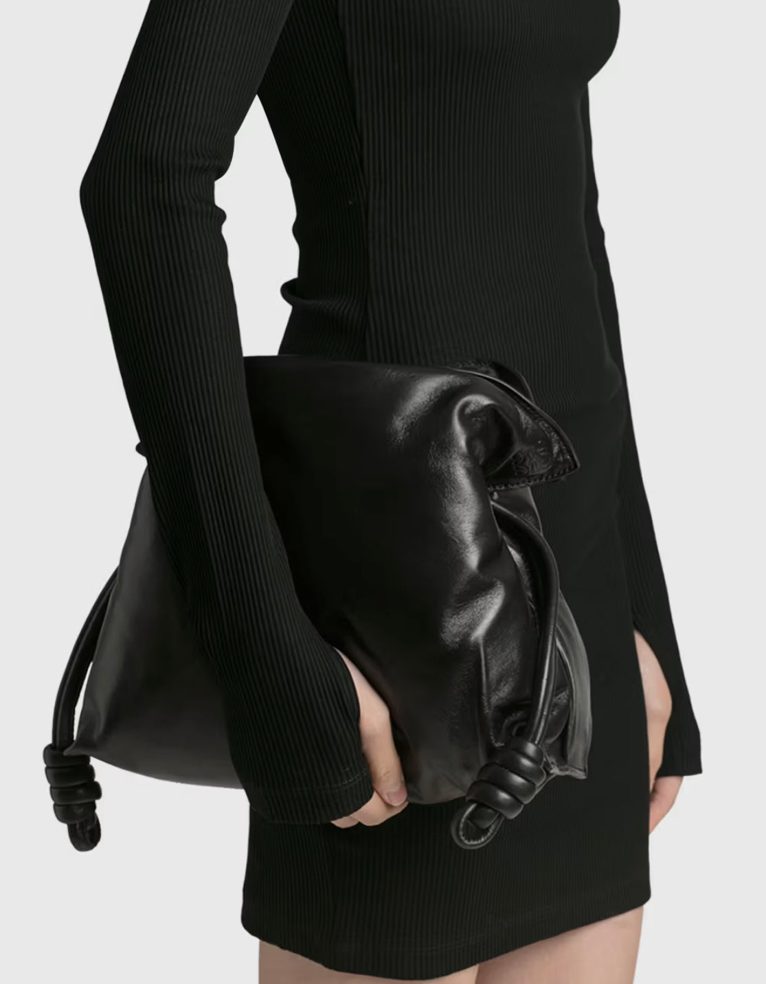 PRELOVED LOEWE -
PUFFER FLAMENCO CLUTCH