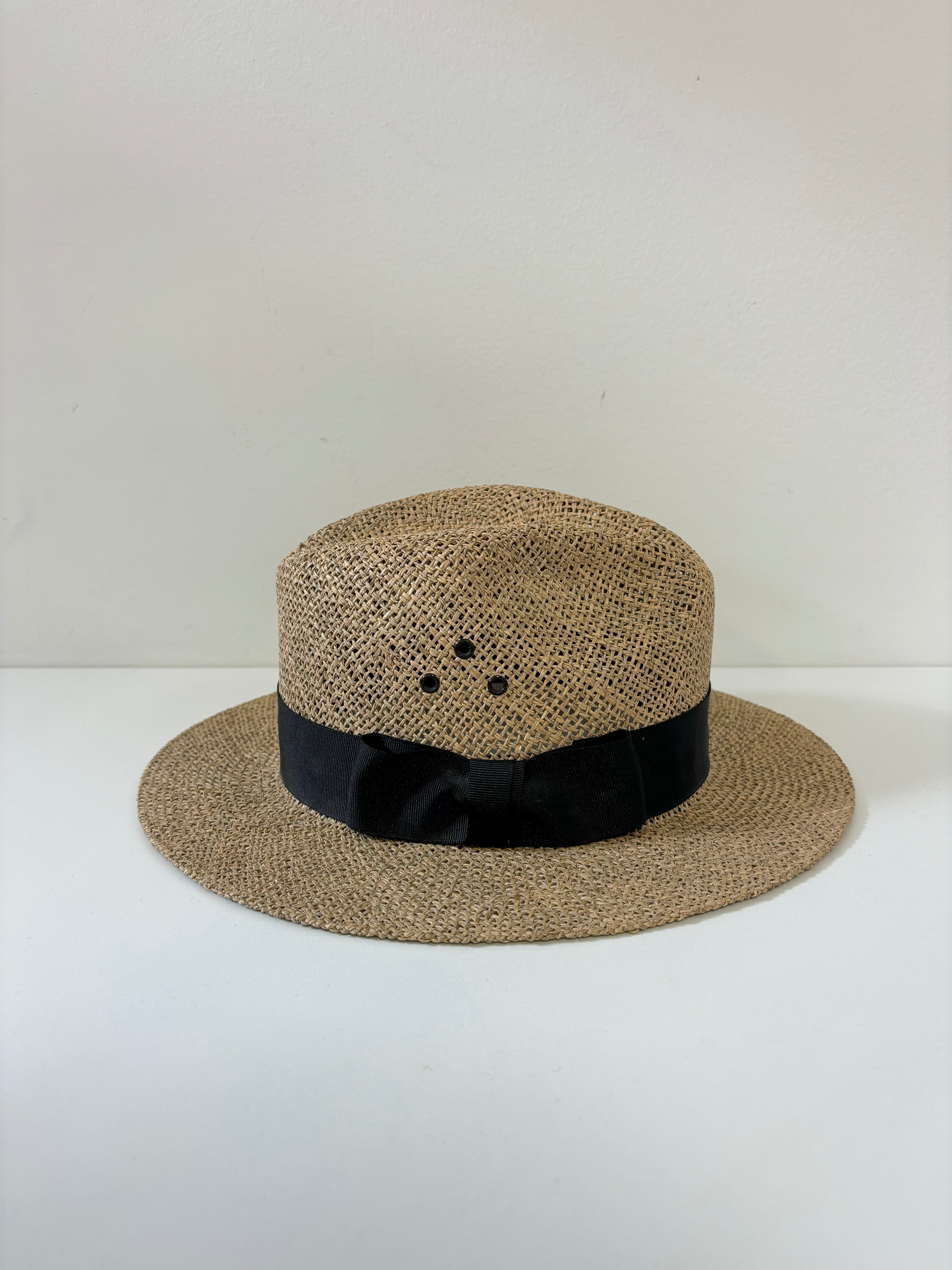UNKNOWN BRAND beige straw hat with black ribbon and bow