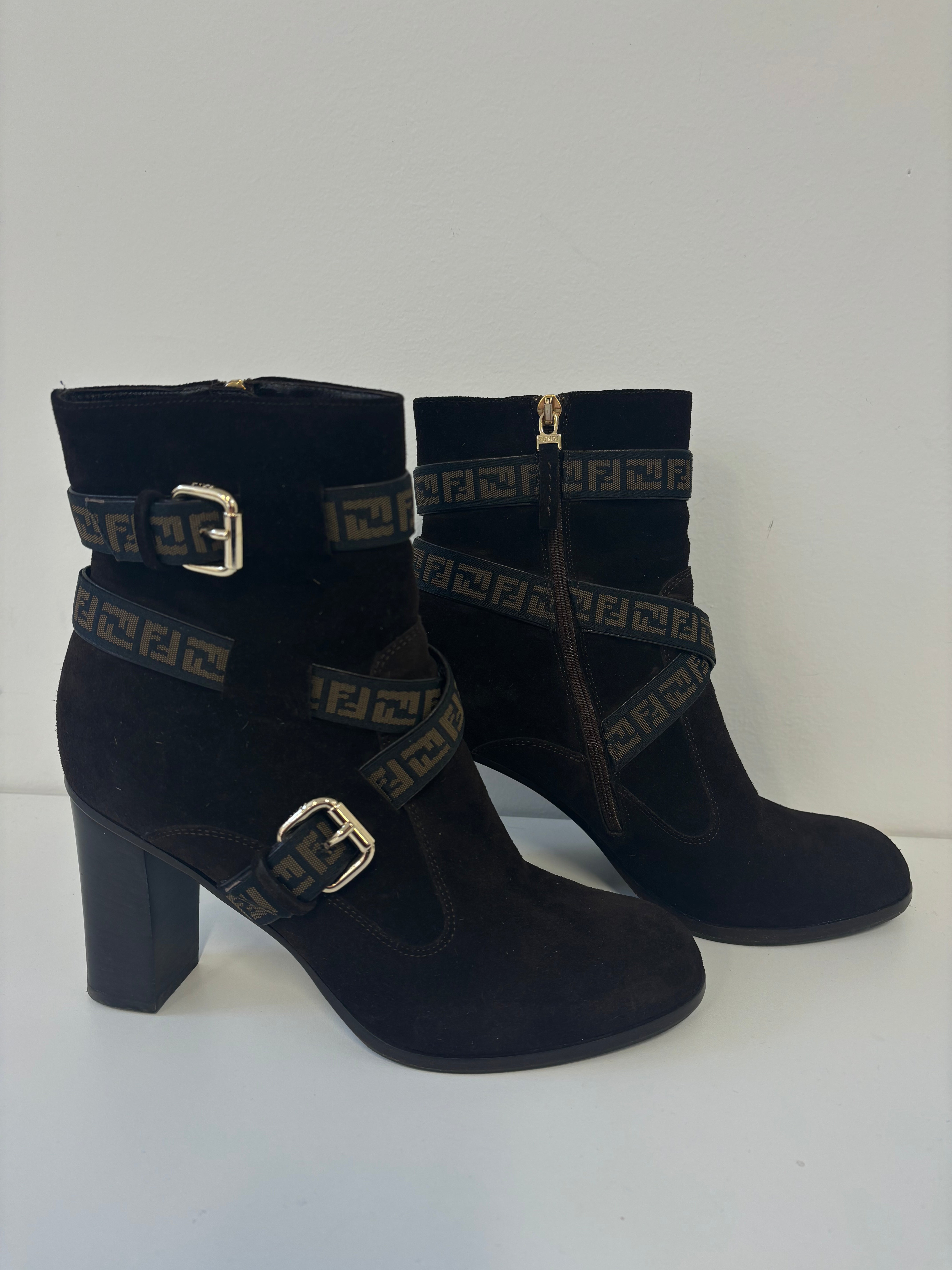 FENDI brown suede boots with logo and buckle