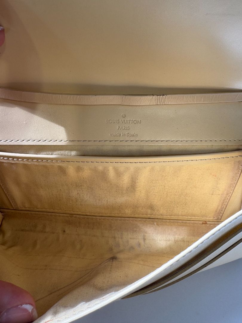 LOUIS VUITTON 2000 epi honfleur shoulder bag; beige textured bag with small logo, butter yellow, w dust bag