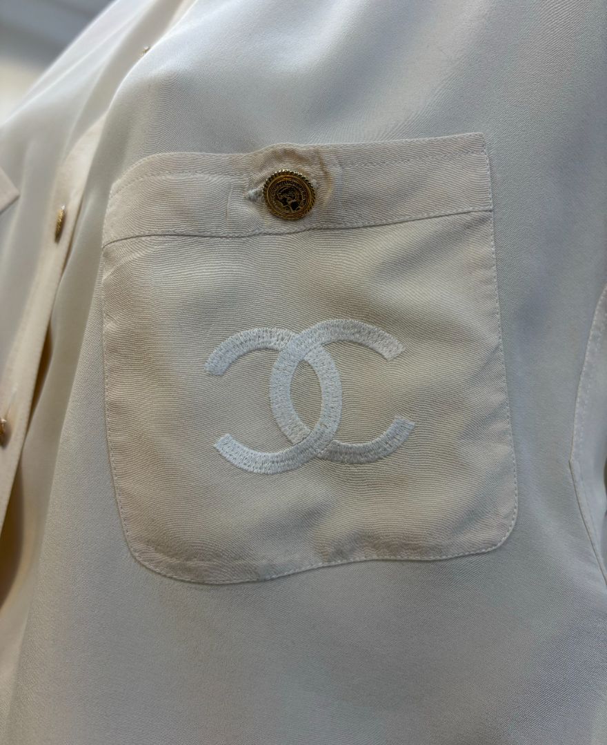 Chanel - Tshirt Logo Blouse