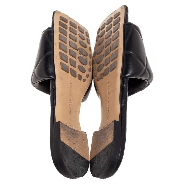 BOTTEGA VENETA black padded leather slides/lido sandal