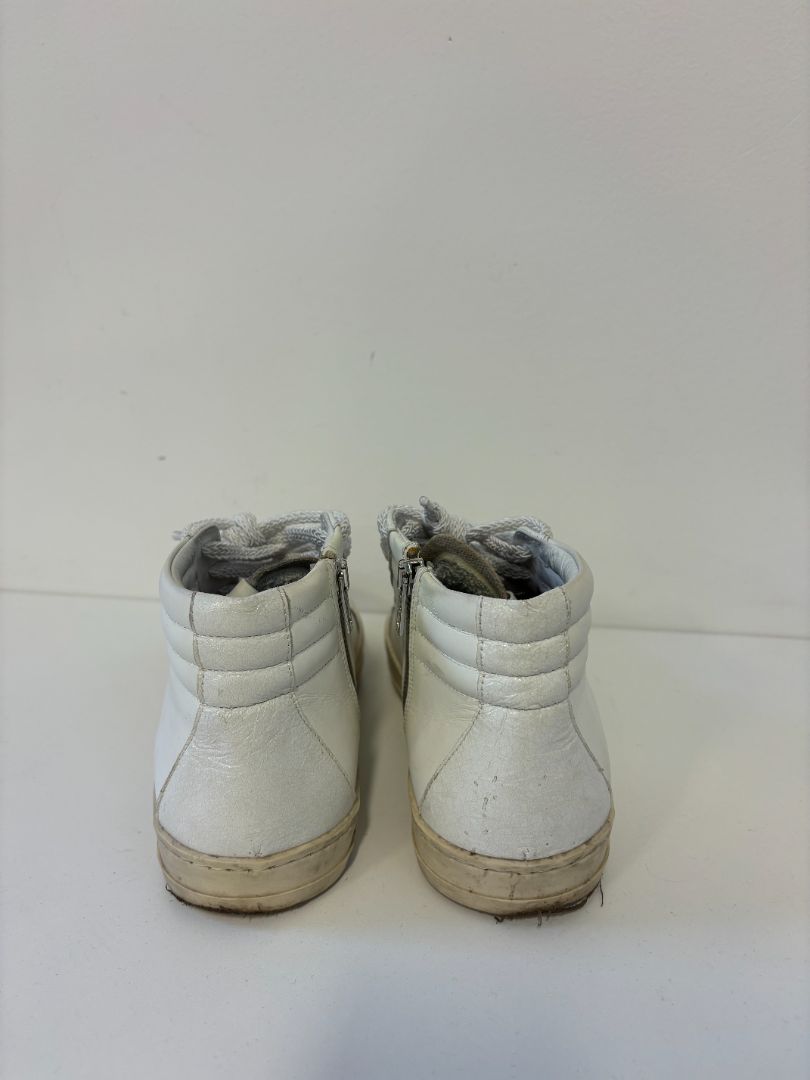 P448 - High Top Sneaker