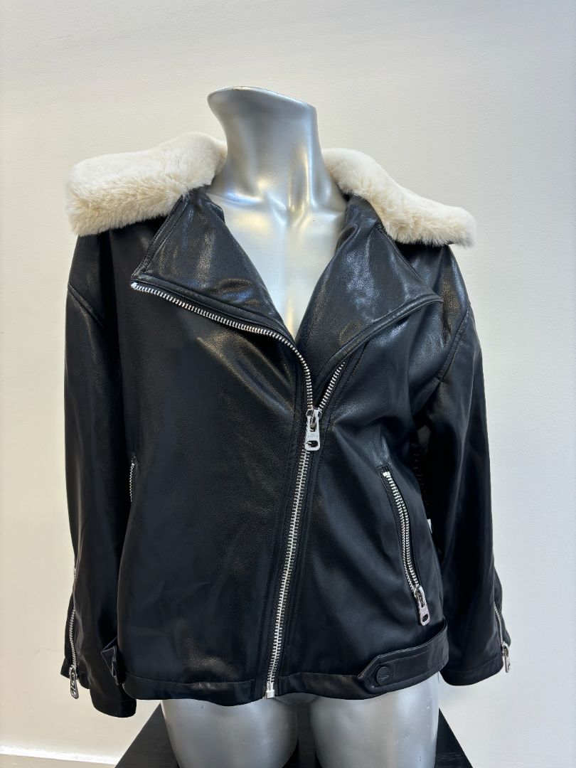 Jakke - Vegan Leather Jacket with Faux Fur Trim