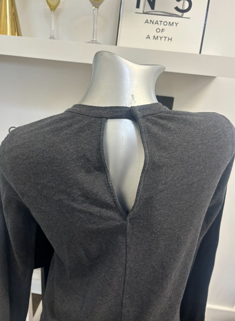 BRUNELLO CUCINELLI grey long sleeve with beading around collar