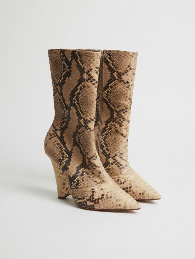 UNKNOWN BRAND beige snakeskin wedge bootie