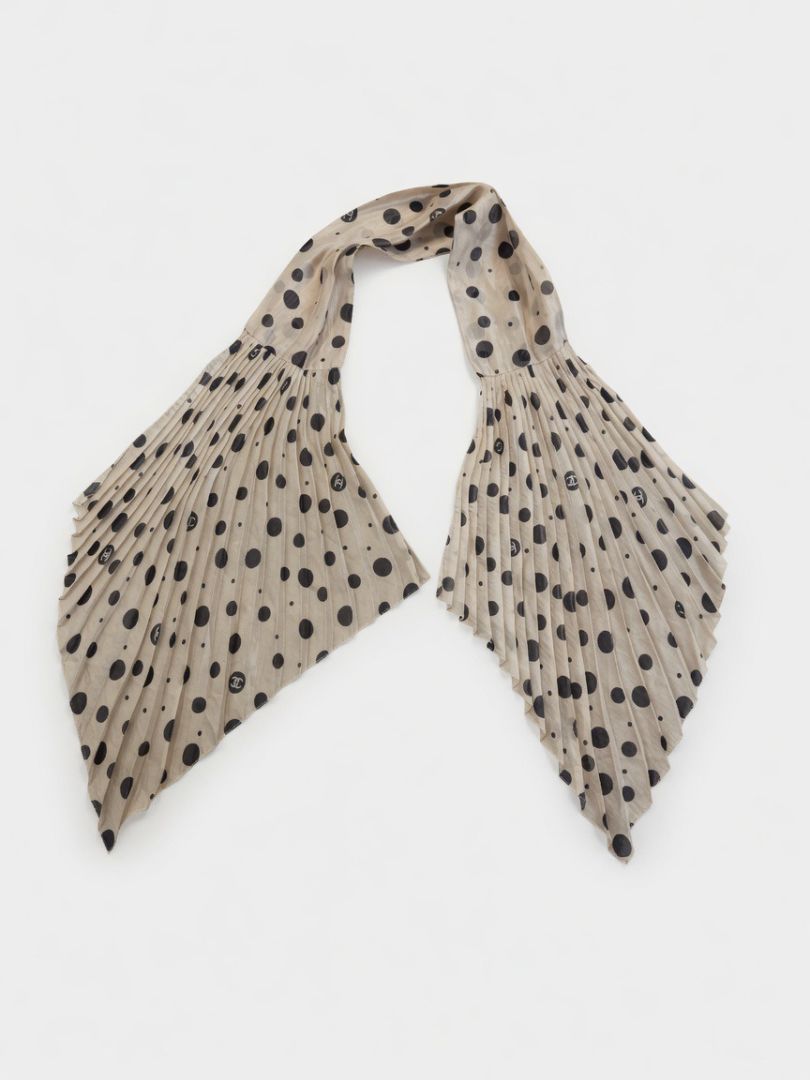 CHANEL Beige PLEATED NECK SCARF