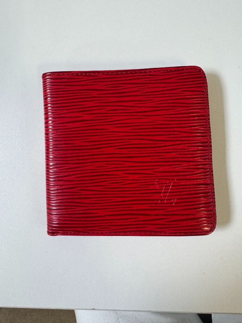 Louis Vuitton LOUIS VUITTON red wallet (matches above bag), o/s